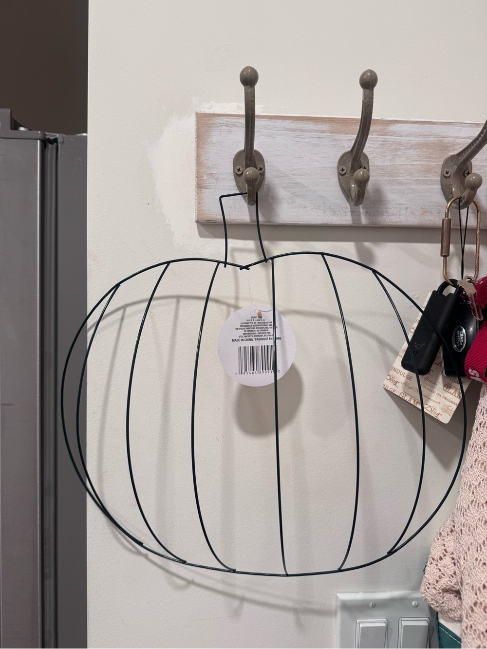 Black Wire Pumpkin Wall Hook Decor - Elegant Seasonal Accent